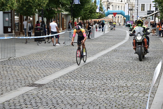 吉鲁个人资 吉鲁个人资